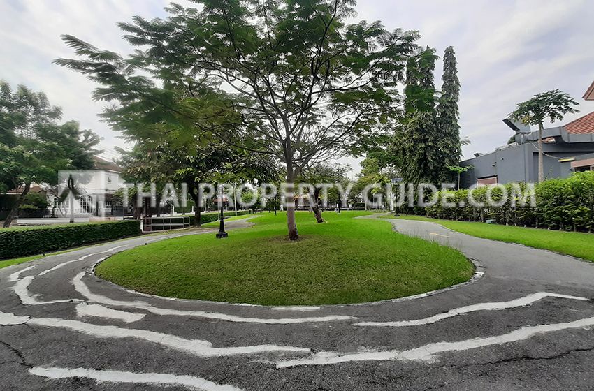 House with Shared Pool in Other 